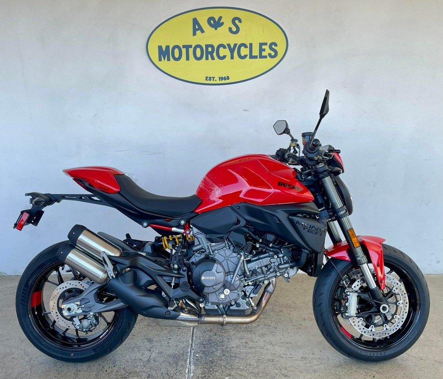 2026 Ducati MONSTER PLUS