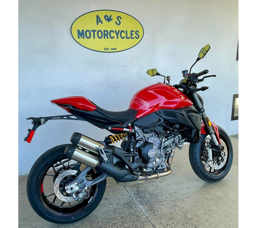 2026 Ducati MONSTER PLUS