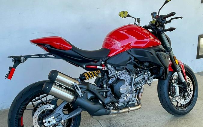 2026 Ducati MONSTER PLUS