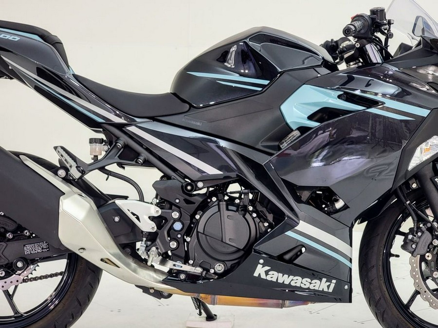 2020 Kawasaki Ninja® 400 ABS Spark Black/ Magnetic Dark Gray/ Phantom Blue