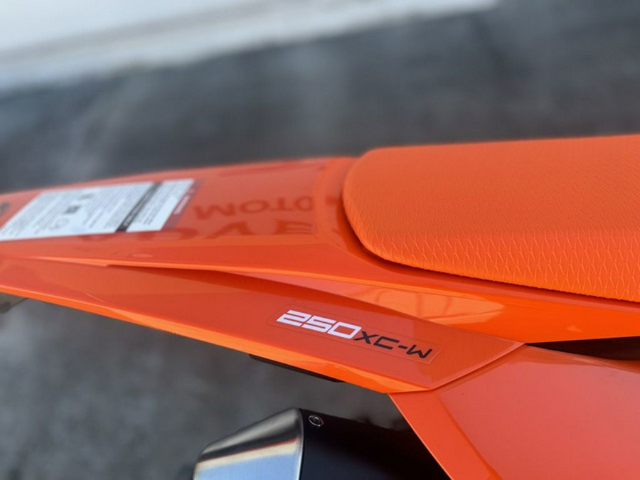2025 KTM XC 250 W