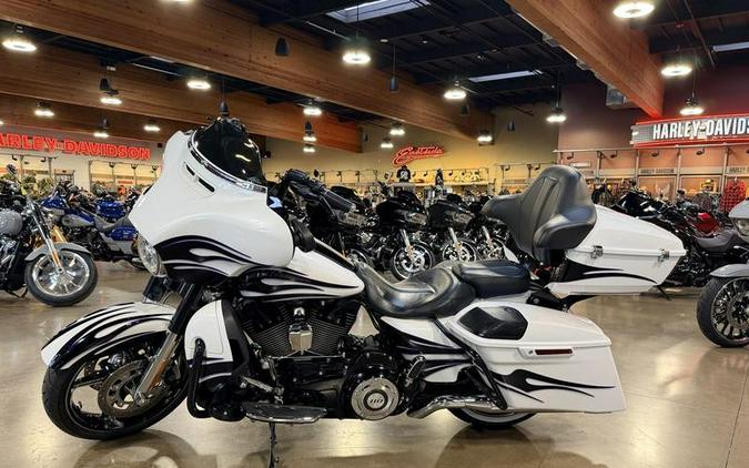 2016 Harley-Davidson® FLHXSE - CVO™ Street Glide®