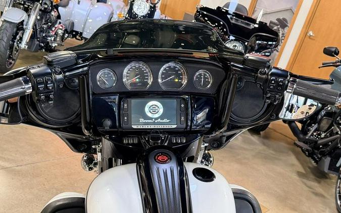 2016 Harley-Davidson® FLHXSE - CVO™ Street Glide®