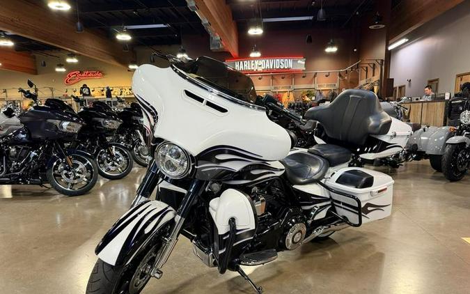 2016 Harley-Davidson® FLHXSE - CVO™ Street Glide®