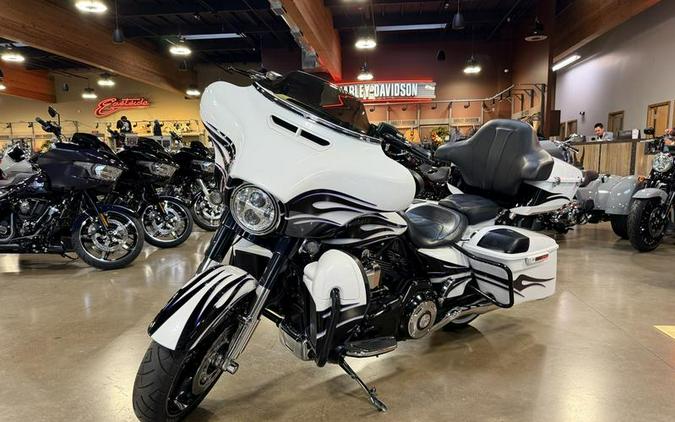 2016 Harley-Davidson® FLHXSE - CVO™ Street Glide®