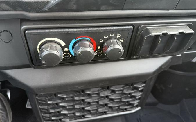 2026 Can-Am® Defender MAX Limited HD11