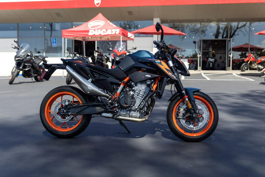 2023 KTM 890 R