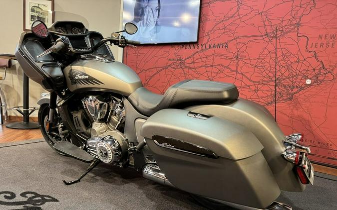 2024 Indian Motorcycle® Challenger® Titanium Smoke