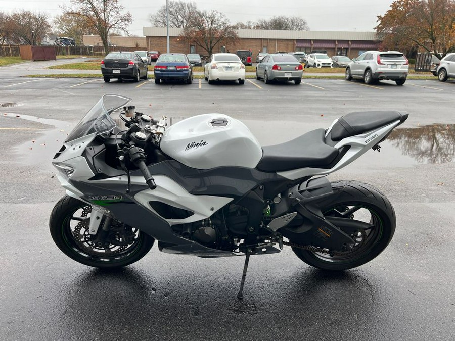 2021 Kawasaki Ninja® ZX™-6R Base