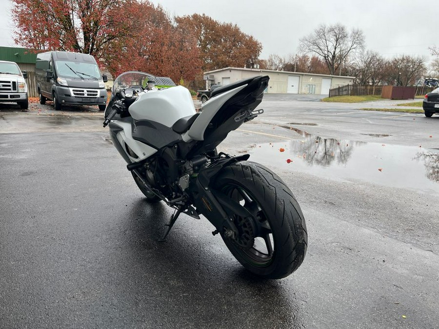 2021 Kawasaki Ninja® ZX™-6R Base