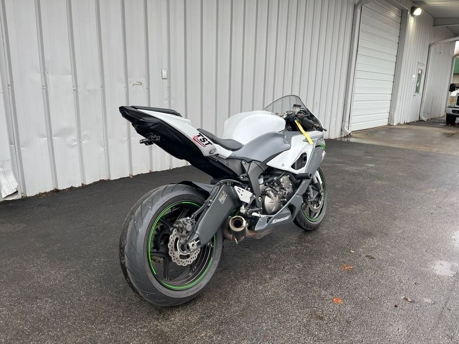 2021 Kawasaki Ninja® ZX™-6R Base