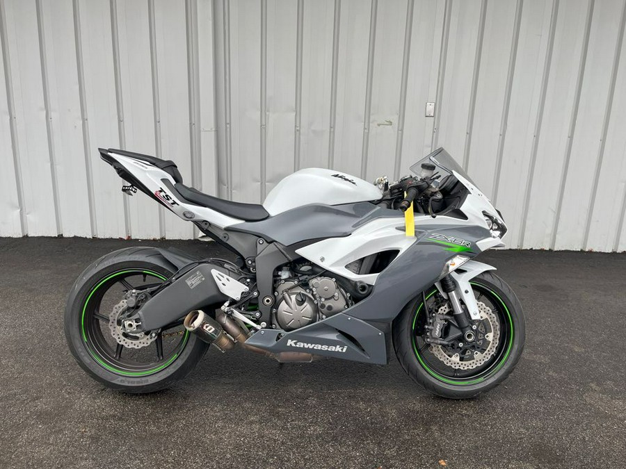 2021 Kawasaki Ninja® ZX™-6R Base