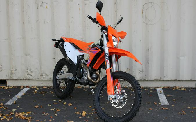 2024 KTM 500 EXC-F Six Days First Look [Fast Facts]