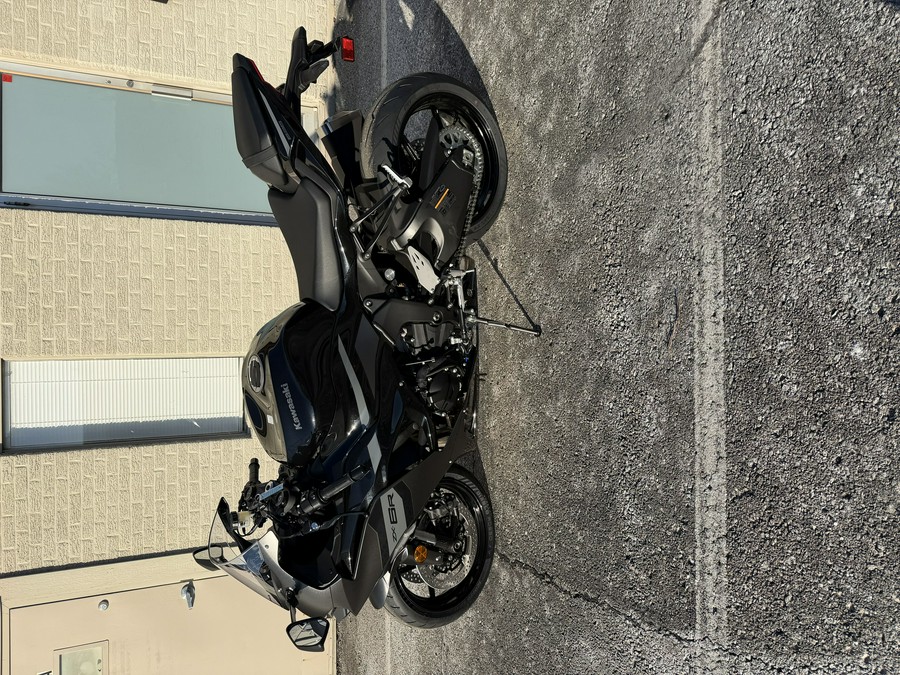2026 Kawasaki Ninja® ZX™-6R Base