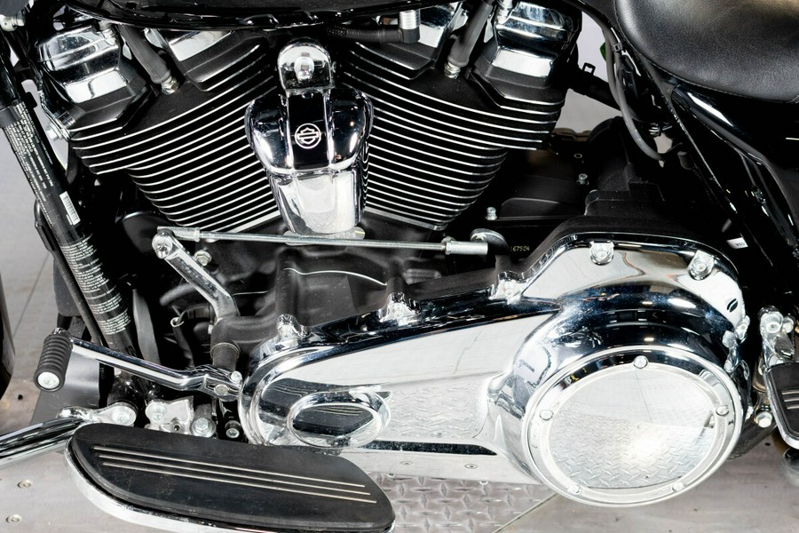 2022 Harley-Davidson Road Glide Vivid Black