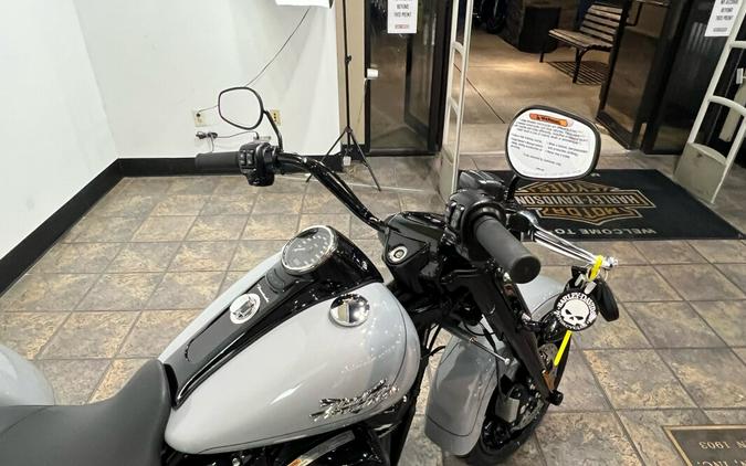 2024 Harley-Davidson Freewheeler Billiard Grey