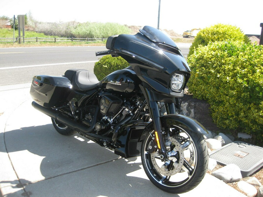 2024 Harley-Davidson Street Glide® Vivid Black - Black Finish