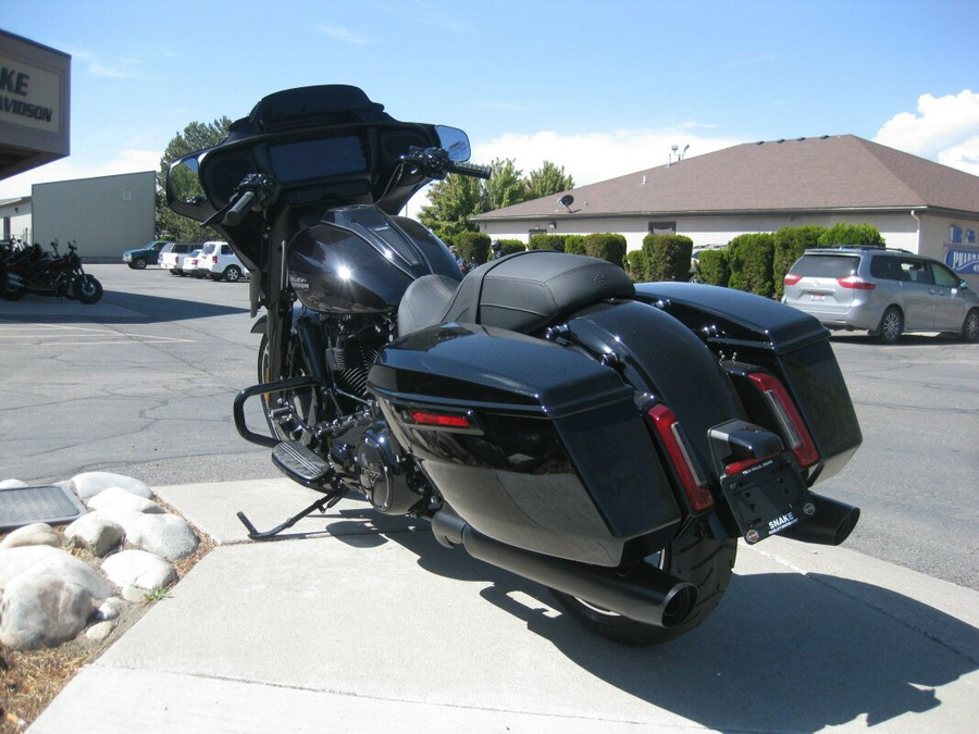 2024 Harley-Davidson Street Glide® Vivid Black - Black Finish