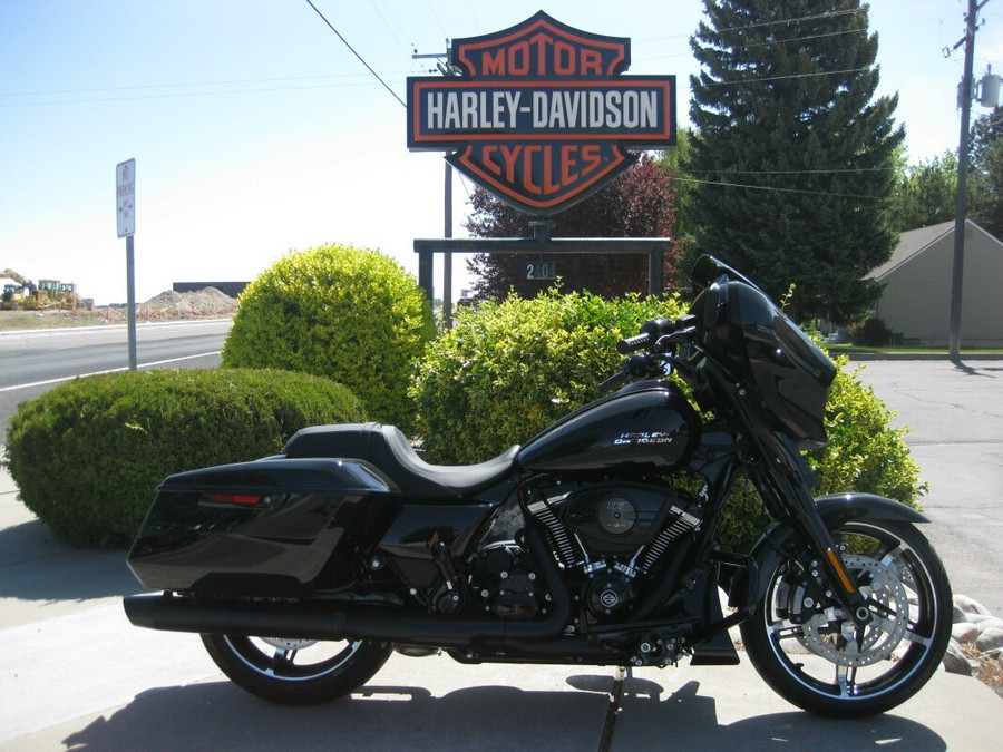 2024 Harley-Davidson Street Glide® Vivid Black - Black Finish