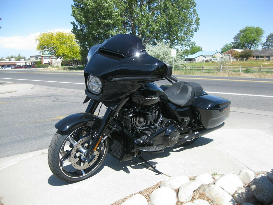 2024 Harley-Davidson Street Glide® Vivid Black - Black Finish