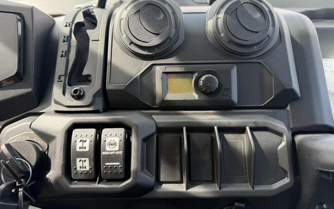 2027 CAN-AM DEFENDER MAX DPS CAB HVAC HD10 TWIN