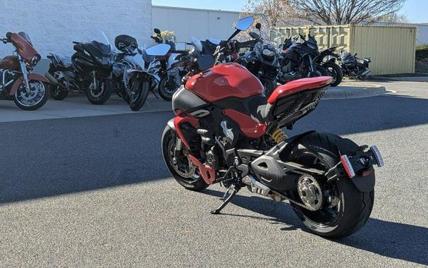 2025 Ducati Diavel V4 Ducati Red