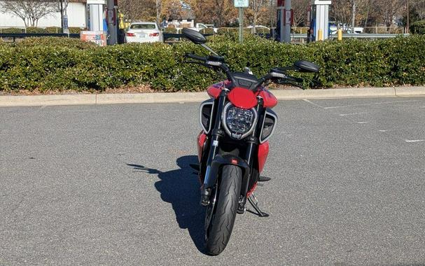 2025 Ducati Diavel V4 Ducati Red