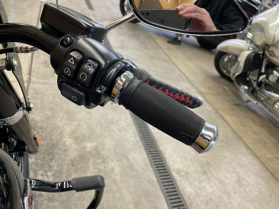 2020 Harley-Davidson Softail FLSL - Softail Slim