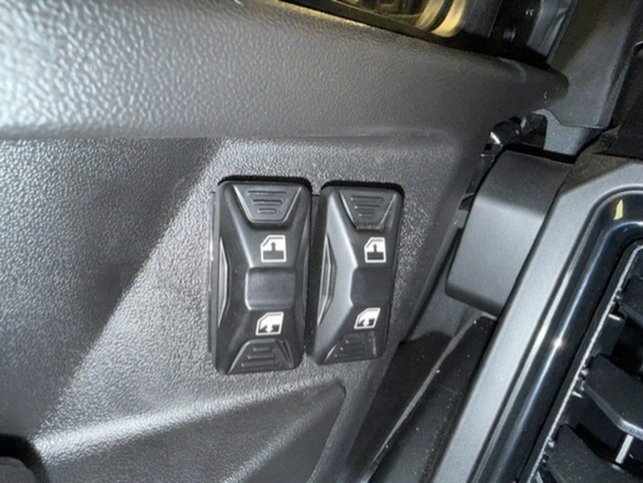 2026 Can-Am Defender XT CAB HD11