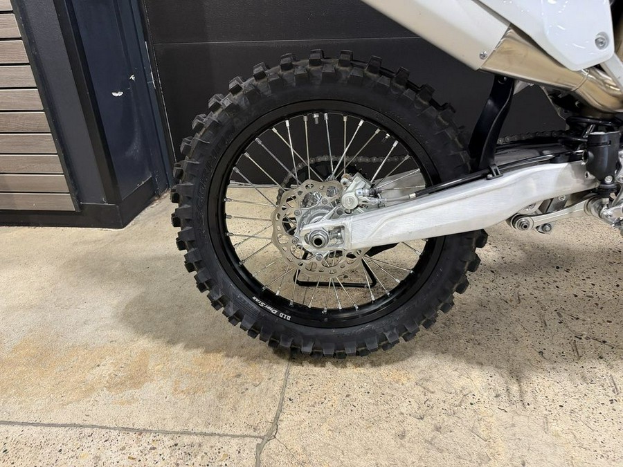 2026 Triumph TF 450-X Jet Black/Pure White