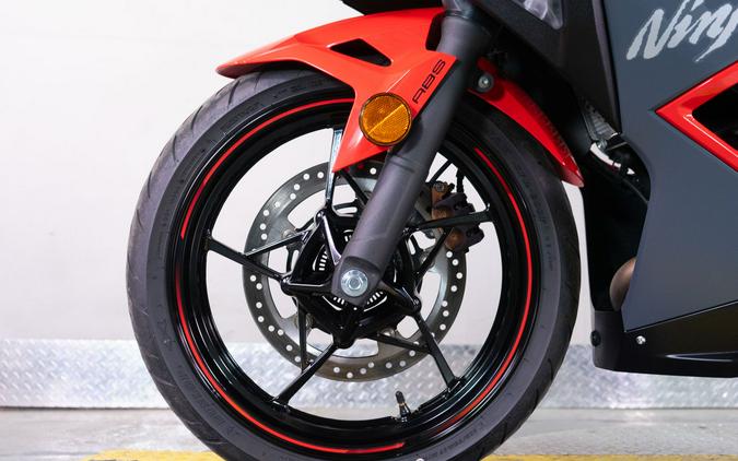 2025 Kawasaki Ninja® 500 SE ABS