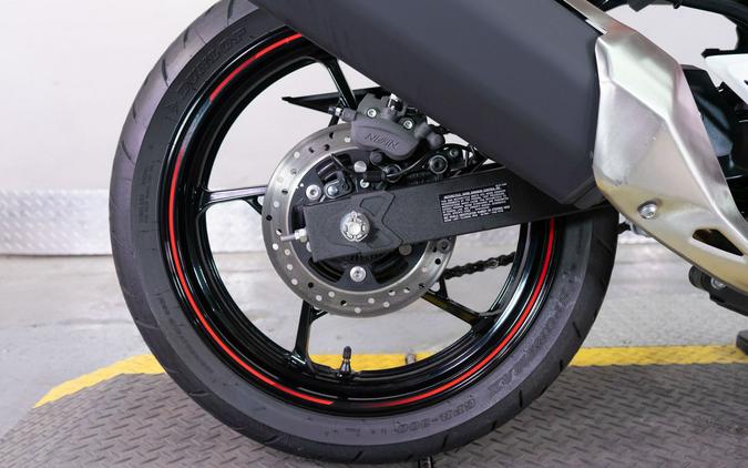 2025 Kawasaki Ninja® 500 SE ABS
