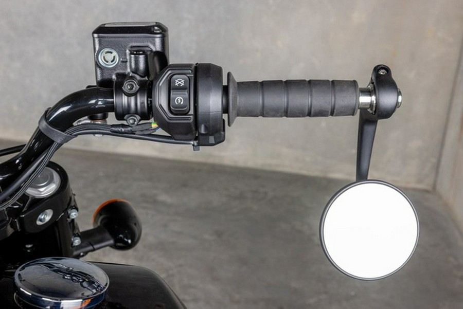 2025 Indian Scout Bobber Black Metallic