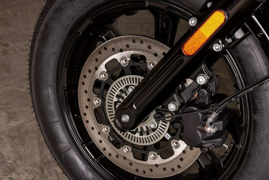 2025 Indian Scout Bobber Black Metallic