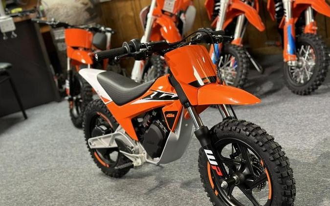 FIRST LOOK! THE ALUMINUM FRAMED 2024 KTM SX-E 2 IS COMING SOON