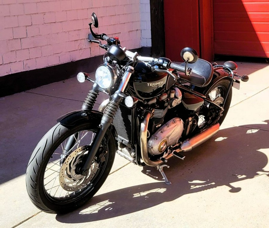 2017 Triumph Bonneville Bobber Jet Black