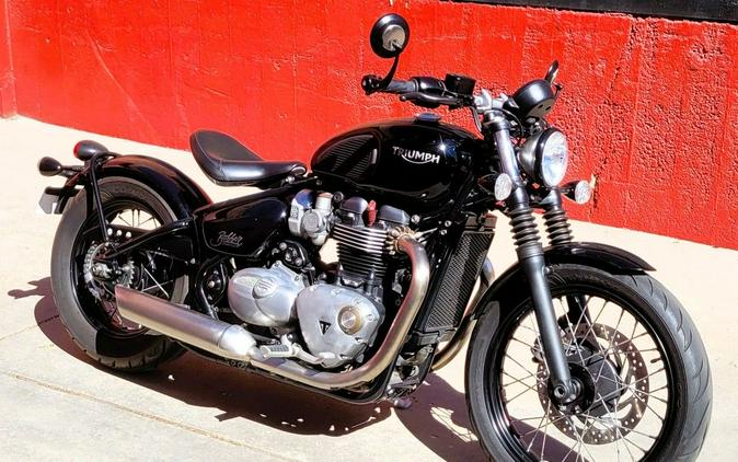 2017 Triumph Bonneville Bobber Jet Black