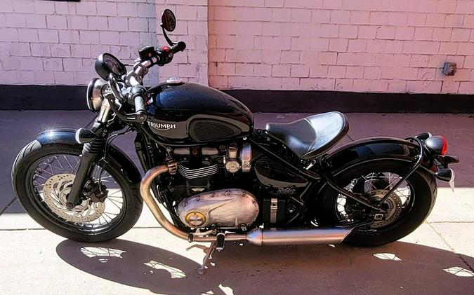 2017 Triumph Bonneville Bobber Jet Black