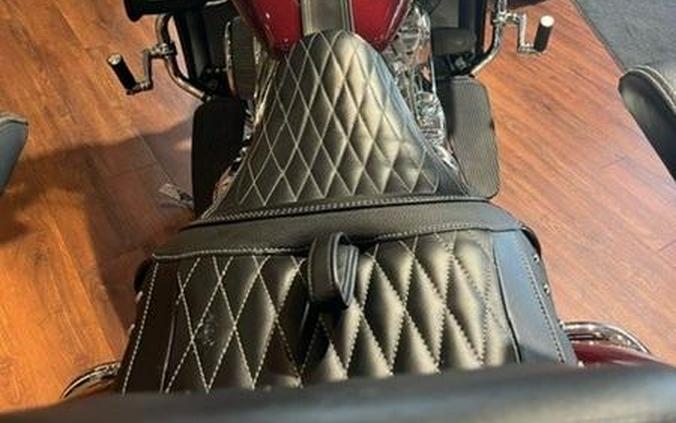 2017 Indian Motorcycle® Roadmaster® Burgundy Metallic