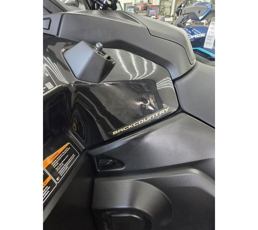 2026 Can-Am® Outlander MAX Backcountry