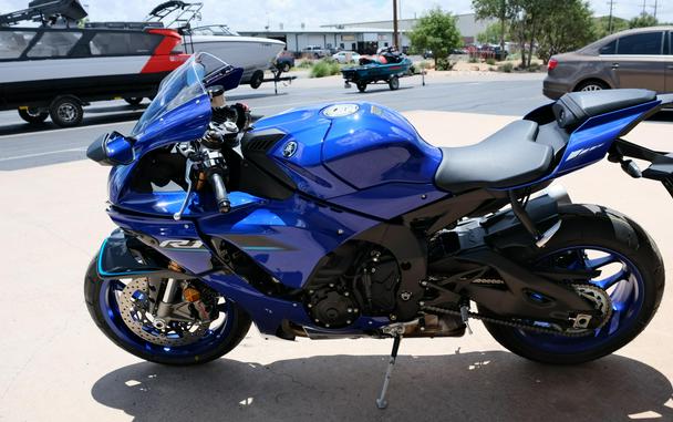 2026 YAMAHA YZF-R1