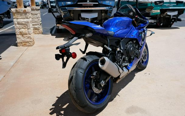 2026 YAMAHA YZF-R1