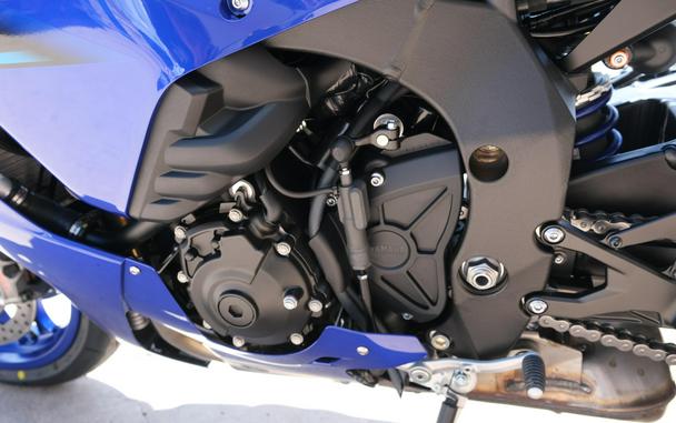 2026 YAMAHA YZF-R1