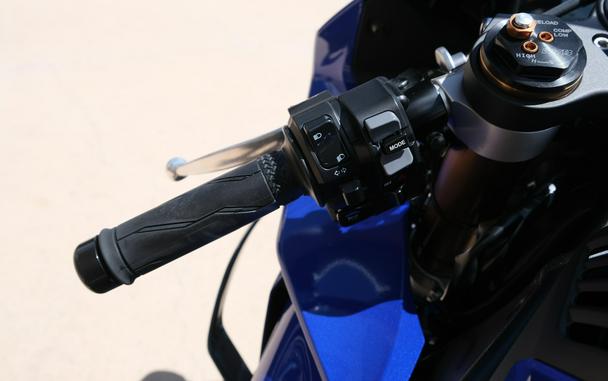 2026 YAMAHA YZF-R1