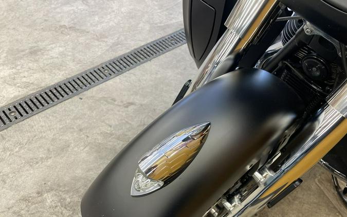 2020 Indian Motorcycle® Roadmaster® Dark Horse® Thunder Black Smoke