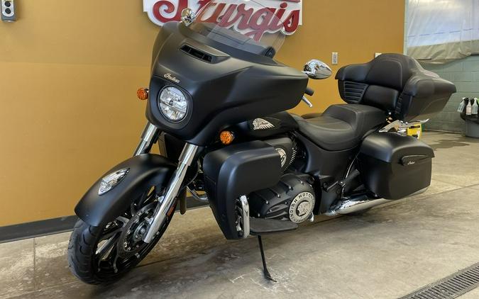 2020 Indian Motorcycle® Roadmaster® Dark Horse® Thunder Black Smoke