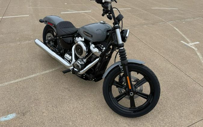 2026 Harley-Davidson® Street Bob® Dark Billiard Gray Chrome Cast Wheels