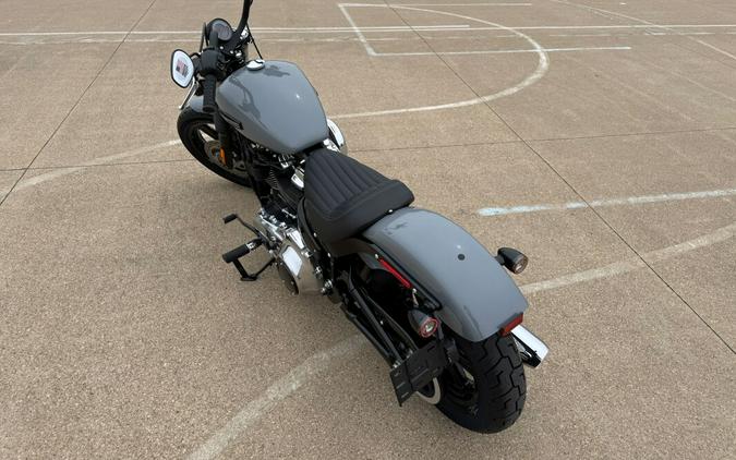 2026 Harley-Davidson® Street Bob® Dark Billiard Gray Chrome Cast Wheels