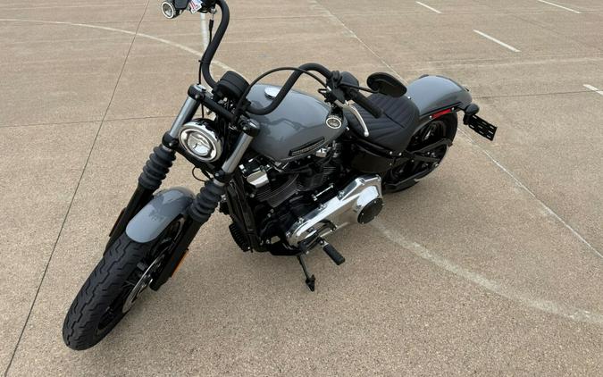 2026 Harley-Davidson® Street Bob® Dark Billiard Gray Chrome Cast Wheels