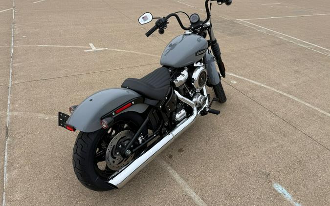 2026 Harley-Davidson® Street Bob® Dark Billiard Gray Chrome Cast Wheels